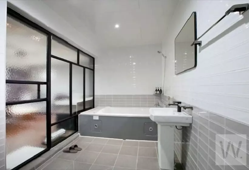 Brown Dot Hotel Jinhae