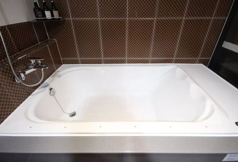 Brown Dot Hotel Jinhae