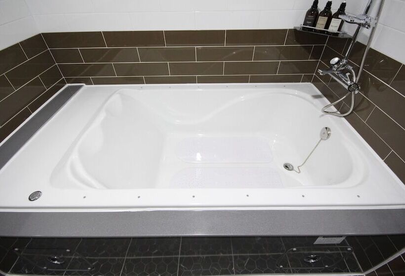 Brown Dot Hotel Jinhae