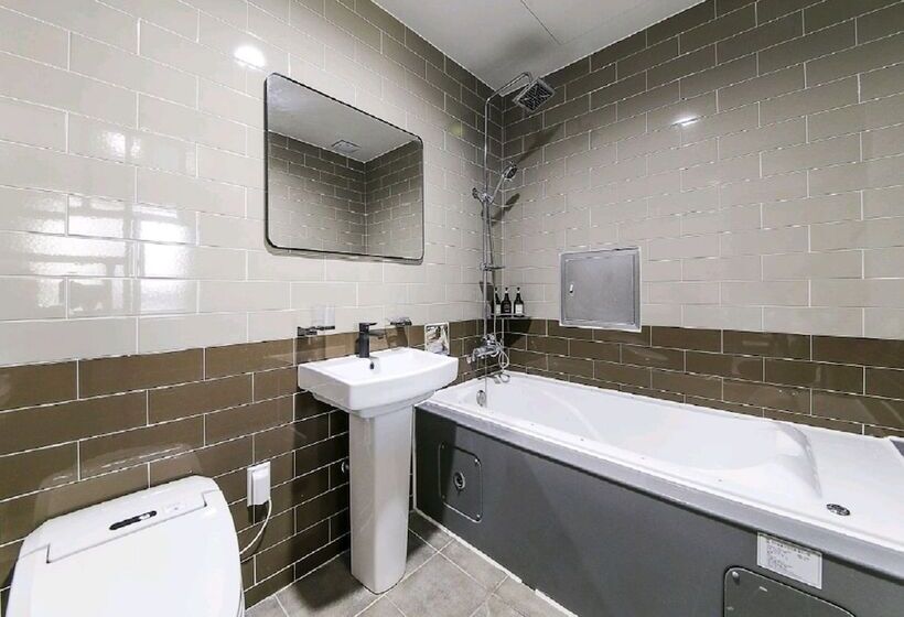 Brown Dot Hotel Jinhae