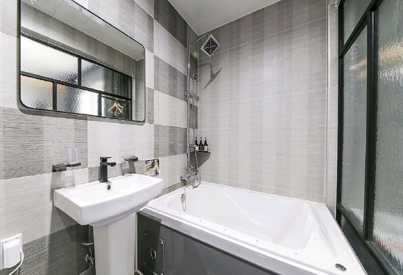 Brown Dot Hotel Jinhae