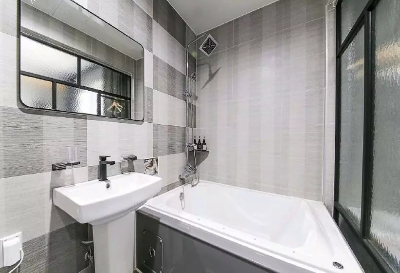 Brown Dot Hotel Jinhae