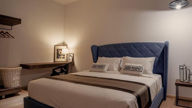 Hotel Cube 8 Teen By The Platform