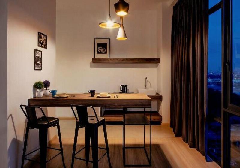 Hotel Cube 8 Teen By The Platform