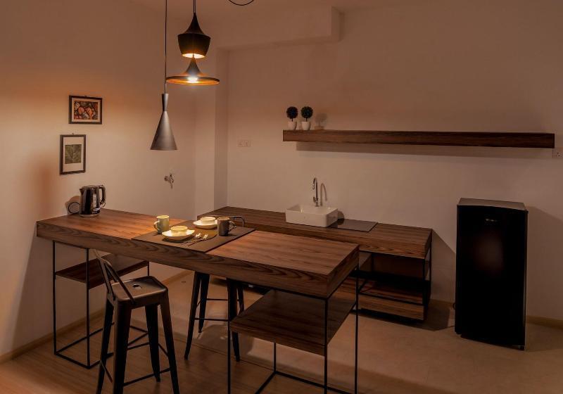 Hotel Cube 8 Teen By The Platform