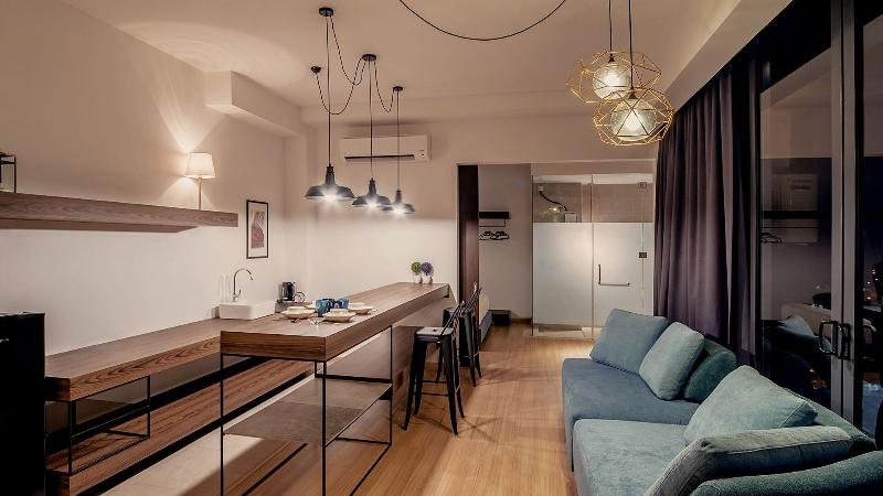 Hotel Cube 8 Teen By The Platform