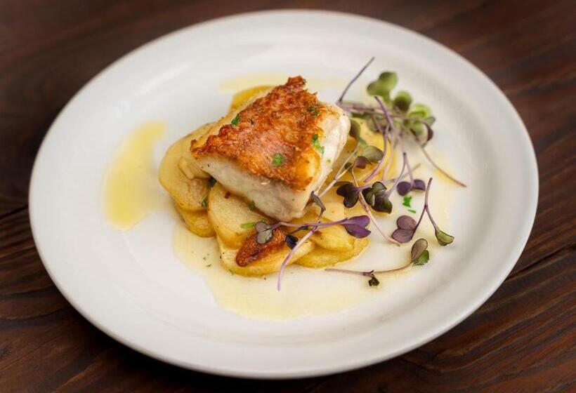 هتل Marina De Salinas