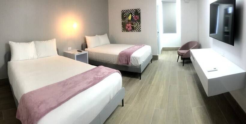 هتل Marina De Salinas