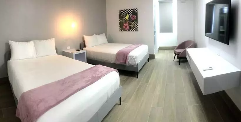 هتل Marina De Salinas