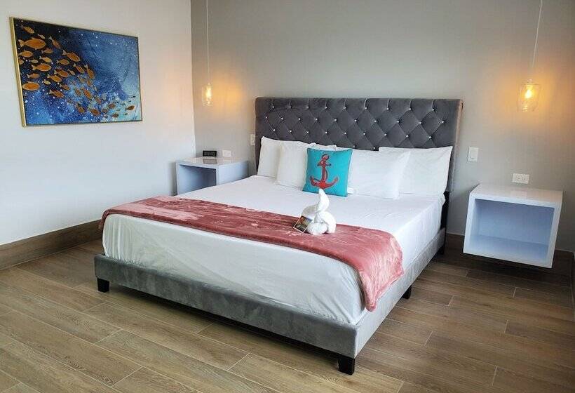 هتل Marina De Salinas