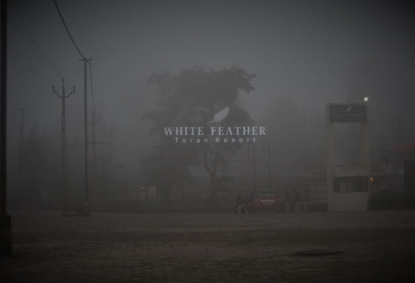 Отель White Feather Toran Resort