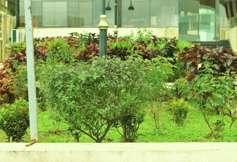 Отель White Feather Toran Resort