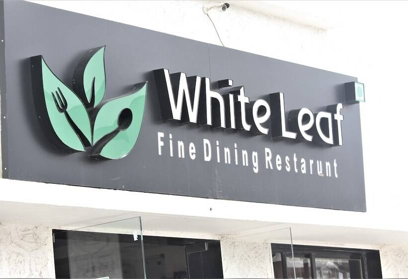 Отель White Feather Toran Resort