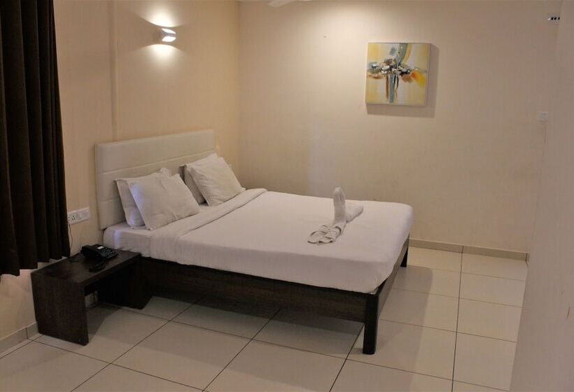 Отель White Feather Toran Resort