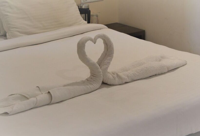 Отель White Feather Toran Resort