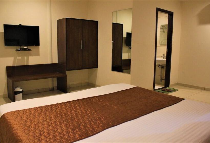 Отель White Feather Toran Resort