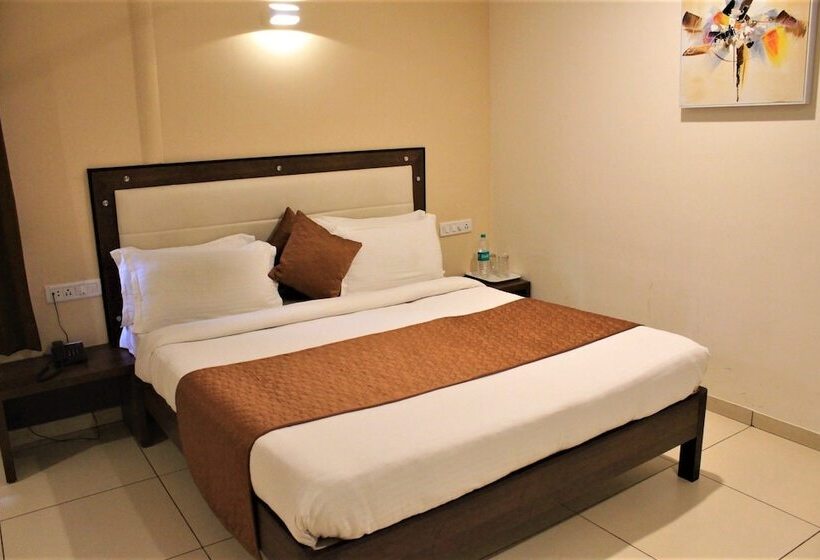 Отель White Feather Toran Resort