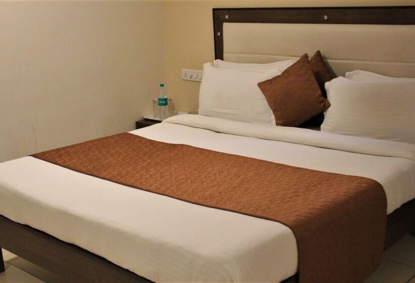 Отель White Feather Toran Resort