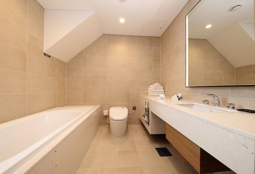 Midas Hotel & Resort