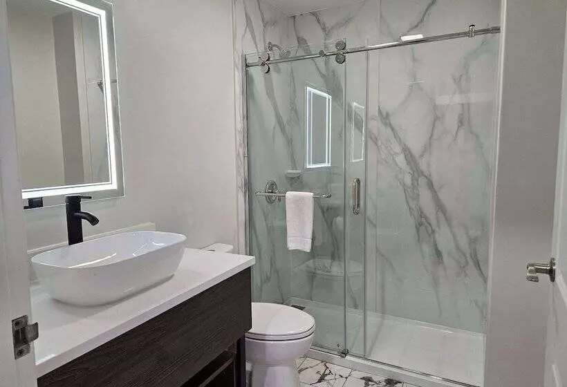 ホテル Quality Inn & Suites Columbia Harbison