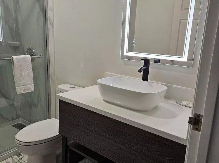 ホテル Quality Inn & Suites Columbia Harbison