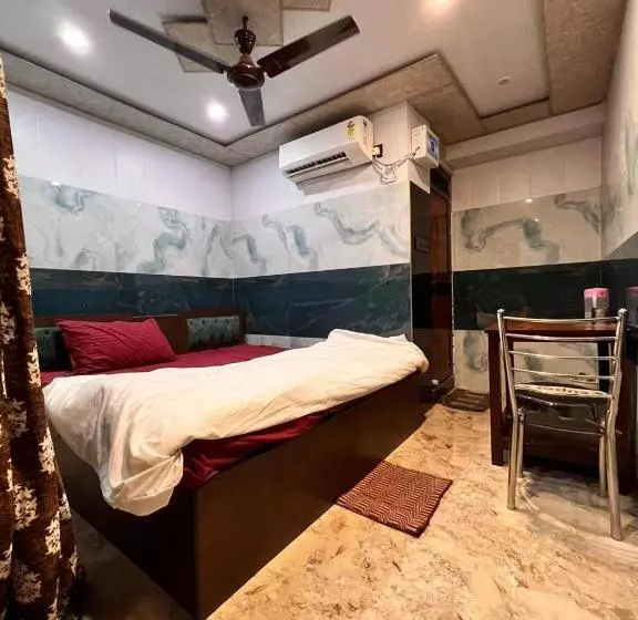 ホテル Raghunandain Inn Near Shree Ram Janmbhumi Ayodhya