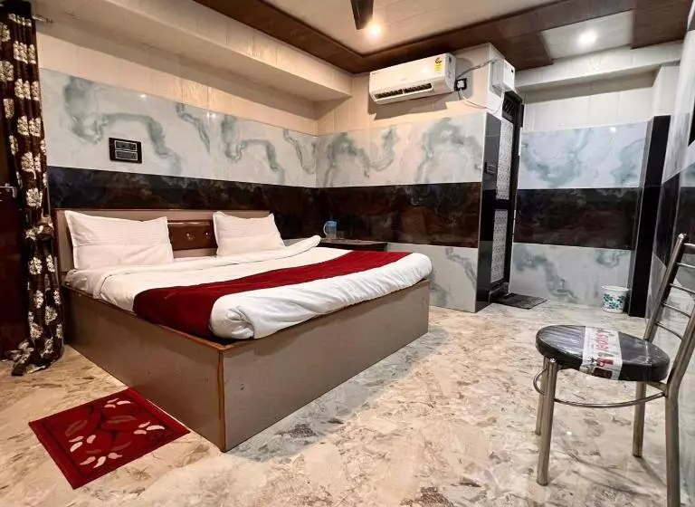 ホテル Raghunandain Inn Near Shree Ram Janmbhumi Ayodhya