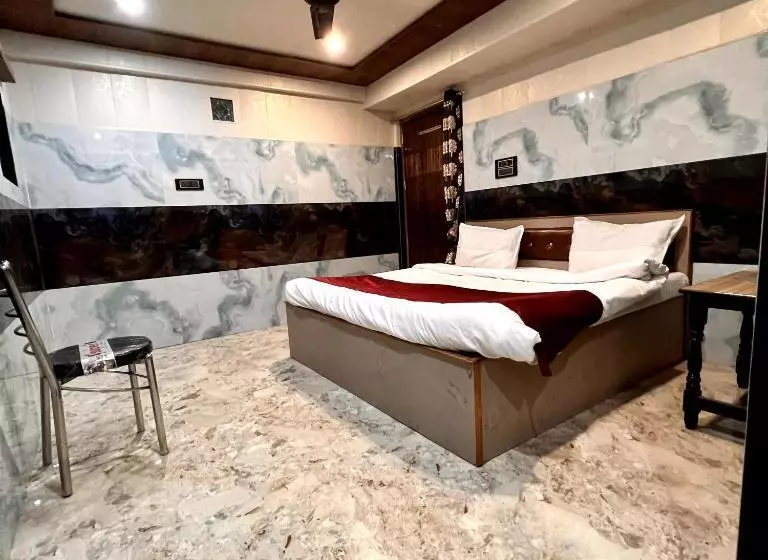 ホテル Raghunandain Inn Near Shree Ram Janmbhumi Ayodhya