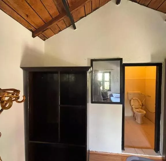 هتل Tibetan Cottage