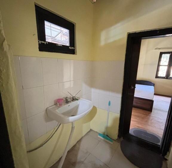 هتل Tibetan Cottage