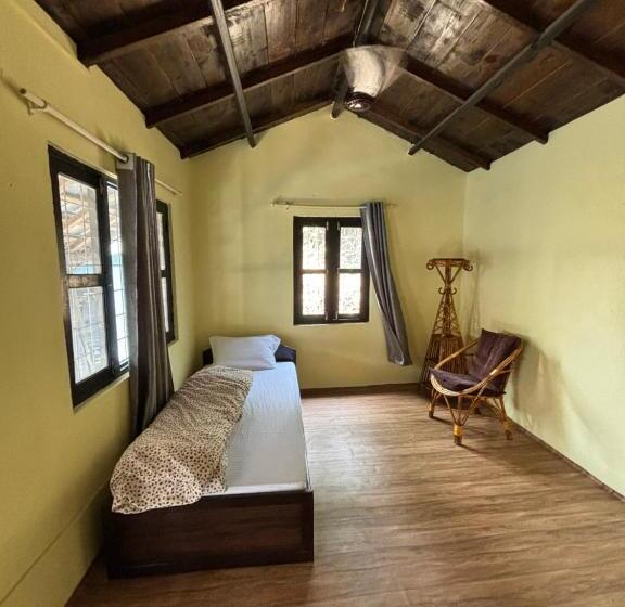 هتل Tibetan Cottage