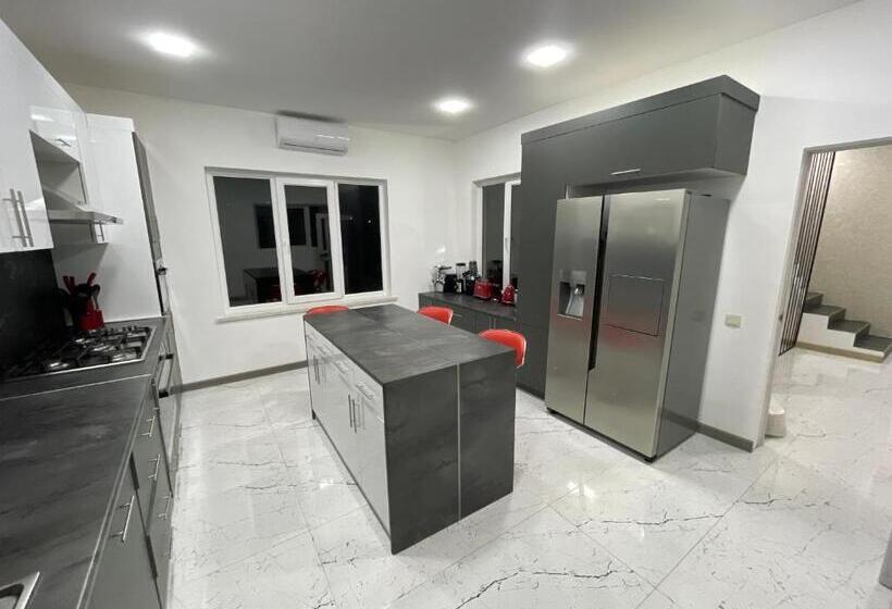 پانسیون Dream Home