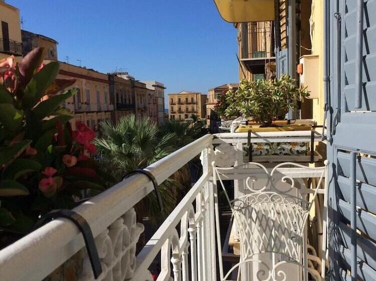 צימר Palazzo Melluso Luxury Suite