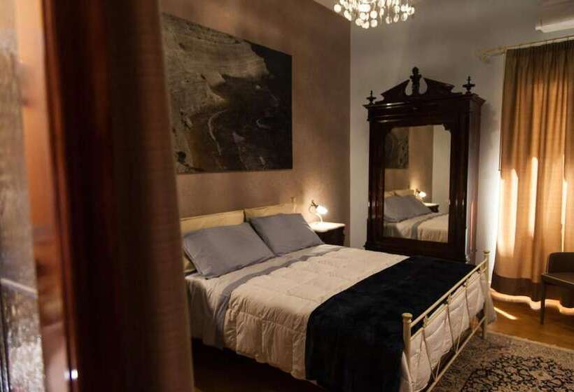 צימר Palazzo Melluso Luxury Suite
