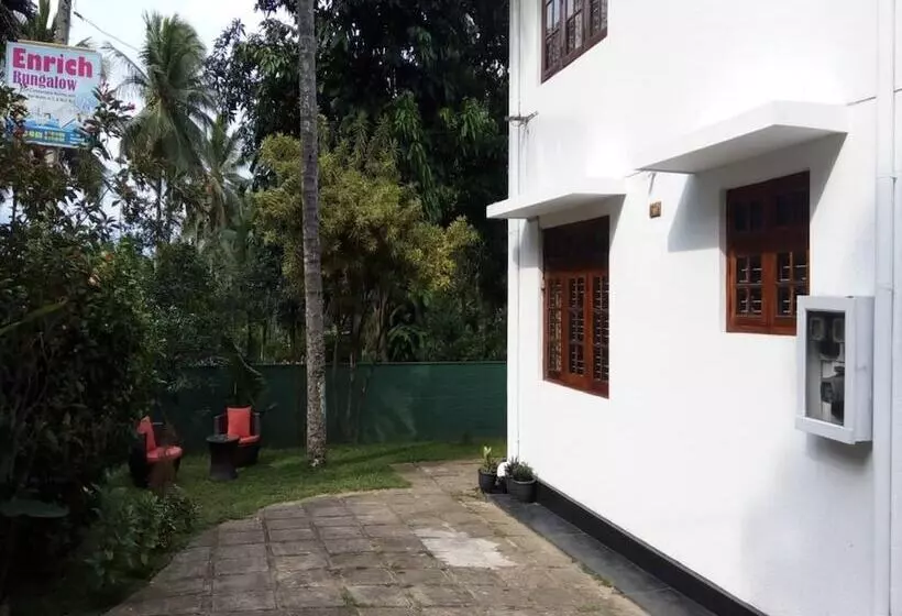 تختخواب و صبحانه Enrich Bungalow