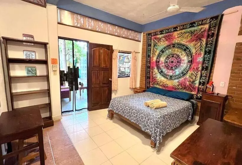 ホテル Ananda Guest House Yoga & Meditación
