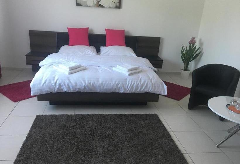 Отель Apartmány Laguna