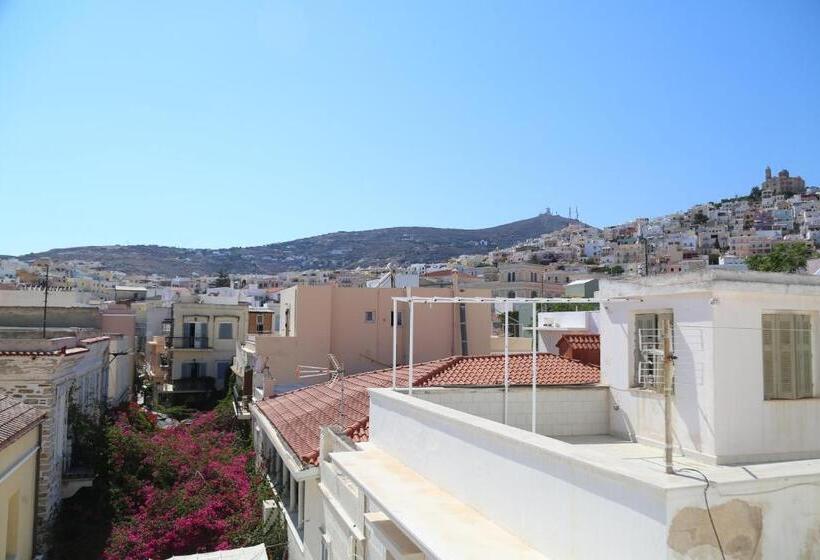 هتل Oiko Mini Suites