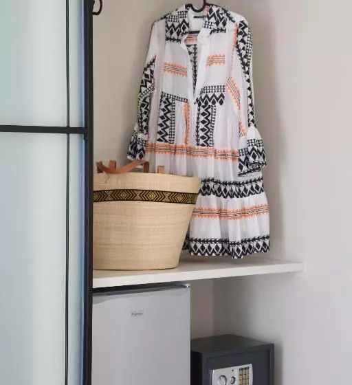 هتل Oiko Mini Suites