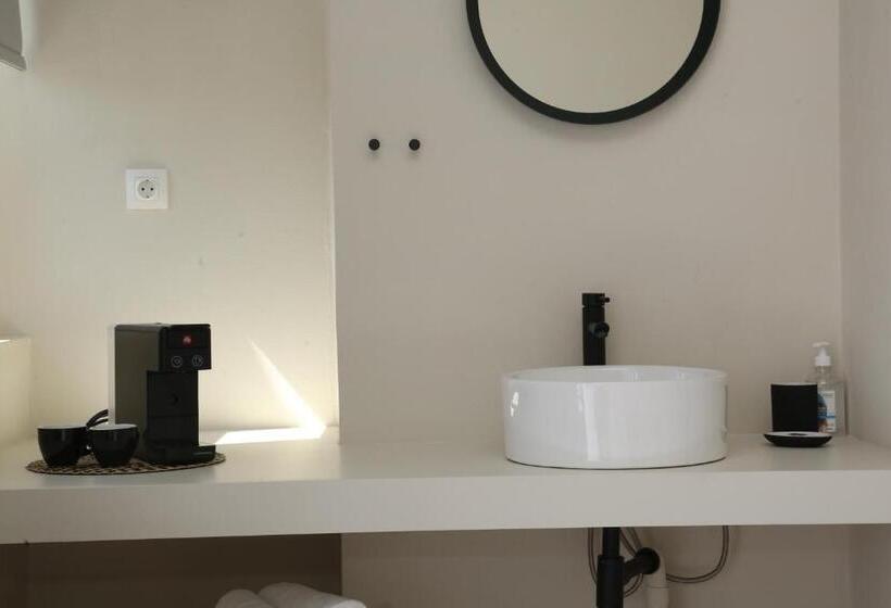 هتل Oiko Mini Suites