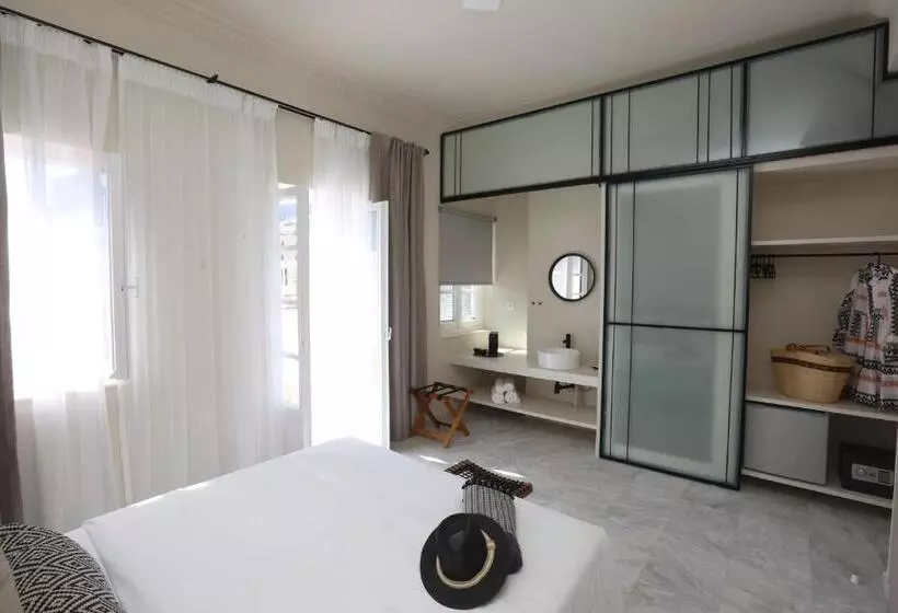 هتل Oiko Mini Suites