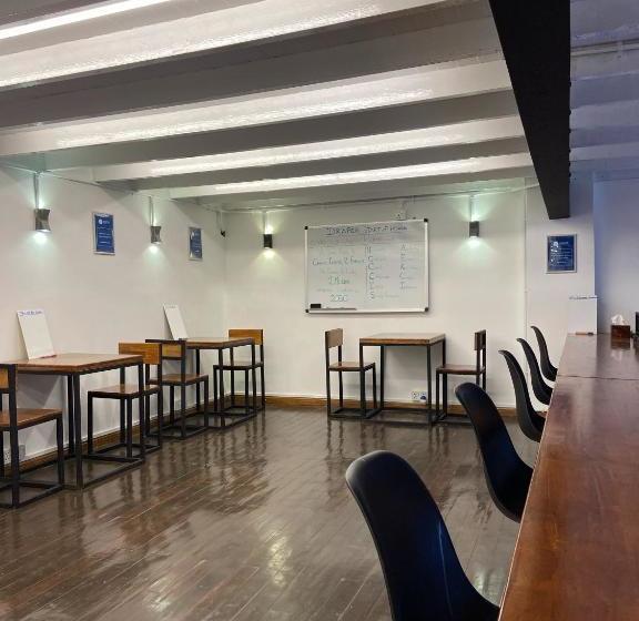 هاستل Draper Startup House For Entrepreneurs