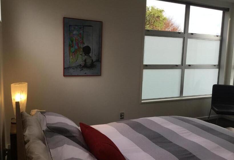 Bed and Breakfast Refreshstay