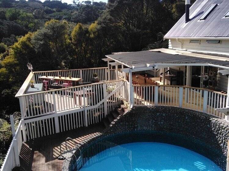 Hekerua Lodge Backpackers Hostel Waiheke Island