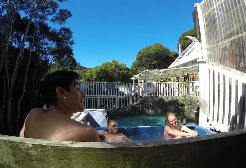 Hekerua Lodge Backpackers Hostel Waiheke Island