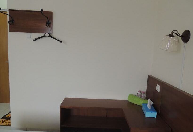 Hotell Wisma Tamu Uksw Guest House