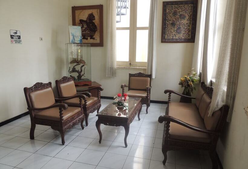 Hotell Wisma Tamu Uksw Guest House