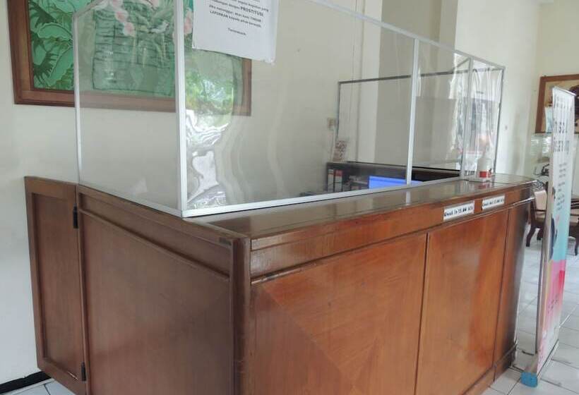 Hotell Wisma Tamu Uksw Guest House