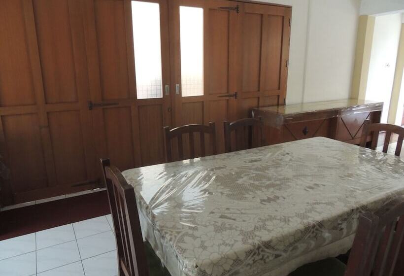 Hotell Wisma Tamu Uksw Guest House