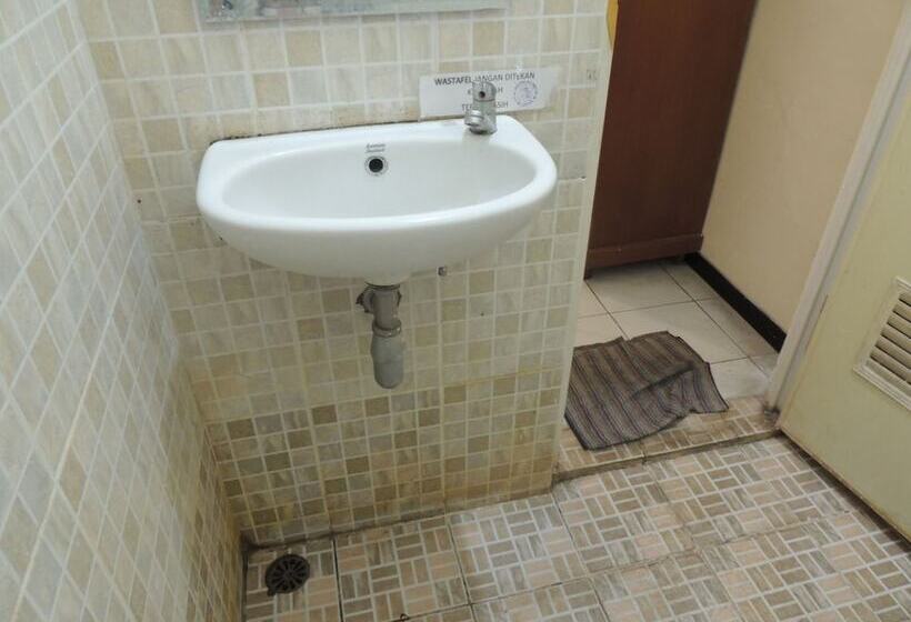 Hotell Wisma Tamu Uksw Guest House